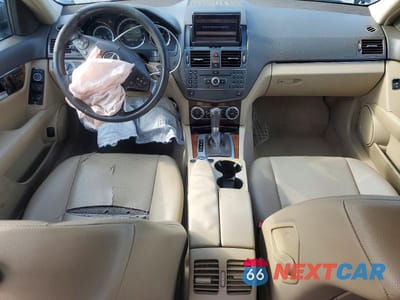 Zdjęcie 8 z 11 samochodu: 2010 MERCEDES-BENZ C 300 VIN:WDDGF5EB5AF449537 - miniatura