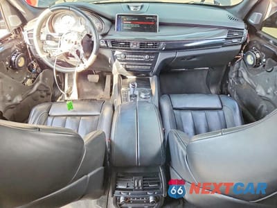 Zdjęcie 8 z 13 samochodu: 2018 BMW X5 M VIN:5YMKT6C5XJ0Y83186 - miniatura