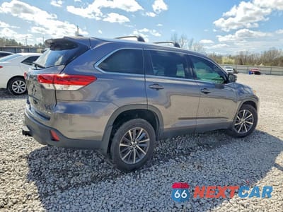 Trzecie zdjęcie samochodu z tyłu: 2019 TOYOTA HIGHLANDER XLE VIN:5TDJZRFH6KS715022 - miniatura