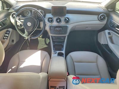 Zdjęcie 8 z 12 samochodu: 2015 MERCEDES-BENZ GLA 250 VIN:WDCTG4EBXFJ185441 - miniatura