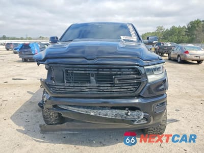 Piąte zdjęcie samochodu w środku: 2022 RAM 1500 LARAMIE VIN:1C6SRFJT7NN170559 - miniatura