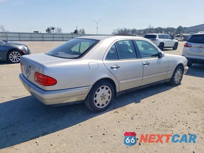 Trzecie zdjęcie samochodu z tyłu: 1998 MERCEDES-BENZ E 320 VIN:WDBJF65F5WA670342 - miniatura
