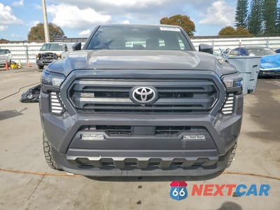 Piąte zdjęcie samochodu w środku: 2024 TOYOTA TACOMA SR5 VIN:3TMKB5FNXRM017899 - miniatura