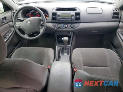 Zdjęcie 8 z 11 samochodu: 2005 TOYOTA CAMRY LE VIN:4T1BE32K55U429317 - miniatura