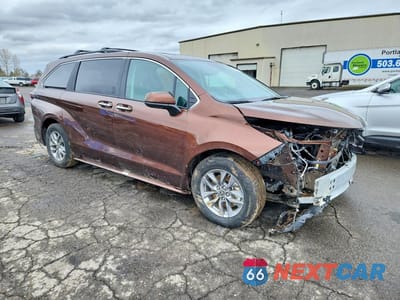 Czwarte zdjęcie samochodu z boku: 2023 TOYOTA SIENNA XLE 7-PASSENGER VIN:5TDYSKFC6PS082902 - miniatura