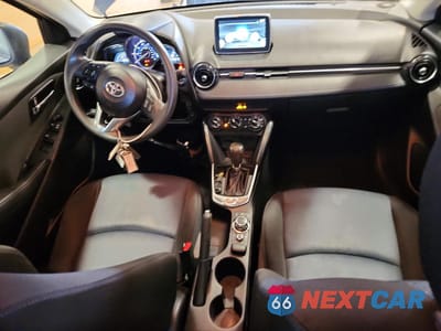 Zdjęcie 8 z 12 samochodu: 2017 TOYOTA YARIS IA VIN:3MYDLBYV2HY149274 - miniatura