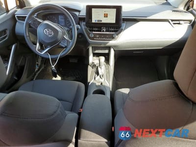 Zdjęcie 8 z 12 samochodu: 2024 TOYOTA COROLLA CROSS LE VIN:7MUBAAAG7RV089783 - miniatura