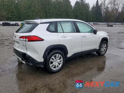 Trzecie zdjęcie samochodu z tyłu: 2023 TOYOTA COROLLA CROSS L VIN:7MUAAABG7PV046875 - miniatura