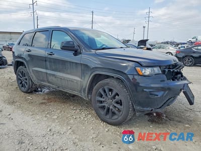 Czwarte zdjęcie samochodu z boku: 2019 JEEP GRAND CHEROKEE LAREDO VIN:1C4RJFAG7KC600860 - miniatura