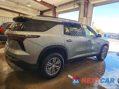 Trzecie zdjęcie samochodu z tyłu: 2026 CHEVROLET TRAVERSE LT VIN:1GNEVGKS7TJ223026 - miniatura