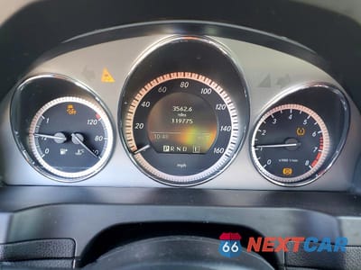 Zdjęcie 9 z 12 samochodu: 2011 MERCEDES-BENZ C 300 VIN:WDDGF5EBXBR158287 - miniatura