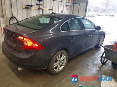 Trzecie zdjęcie samochodu z tyłu: 2012 VOLVO S60 T5 VIN:YV1622FS0C2098507 - miniatura