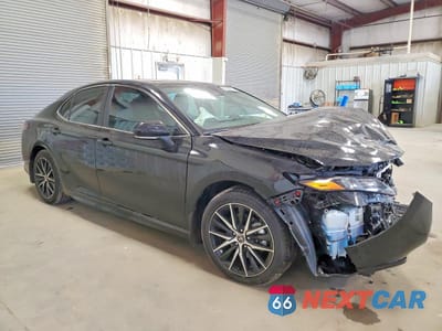 Czwarte zdjęcie samochodu z boku: 2024 TOYOTA CAMRY HYBRID SE VIN:4T1S31AK7RU631741 - miniatura