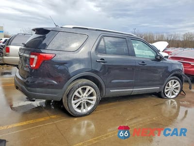Trzecie zdjęcie samochodu z tyłu: 2019 FORD EXPLORER XLT VIN:1FM5K8D84KGB47278 - miniatura