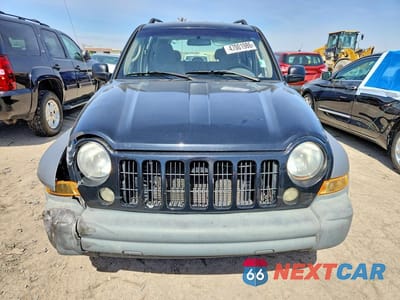 Piąte zdjęcie samochodu w środku: 2005 JEEP LIBERTY SPORT VIN:1J4GK48K15W537447 - miniatura