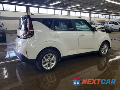 Trzecie zdjęcie samochodu z tyłu: 2023 KIA SOUL LX VIN:KNDJ23AU0P7876277 - miniatura