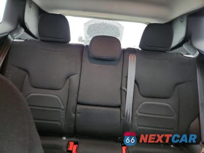 Zdjęcie 10 z 14 samochodu: 2022 JEEP RENEGADE LATITUDE VIN:ZACNJDB11NPN62777 - miniatura