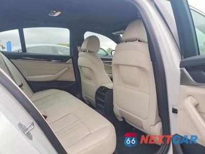 Zdjęcie 10 z 12 samochodu: 2022 BMW 530E VIN:WBA13AG04NCJ88709 - miniatura