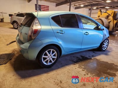 Trzecie zdjęcie samochodu z tyłu: 2012 TOYOTA PRIUS C THREE VIN:JTDKDTB37C1002526 - miniatura