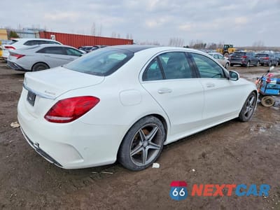 Trzecie zdjęcie samochodu z tyłu: 2015 MERCEDES-BENZ C 400 4MATIC VIN:55SWF6GB6FU027442 - miniatura