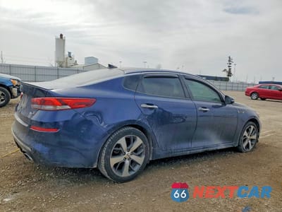 Trzecie zdjęcie samochodu z tyłu: 2019 KIA OPTIMA S VIN:5XXGT4L30KG360650 - miniatura
