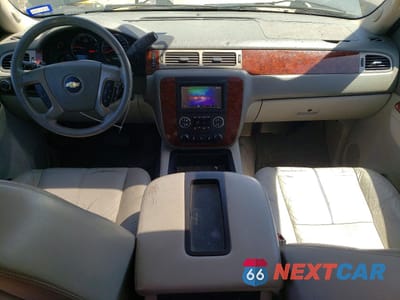 Zdjęcie 8 z 13 samochodu: 2012 CHEVROLET SUBURBAN C1500 LT VIN:1GNSCJE05CR276244 - miniatura