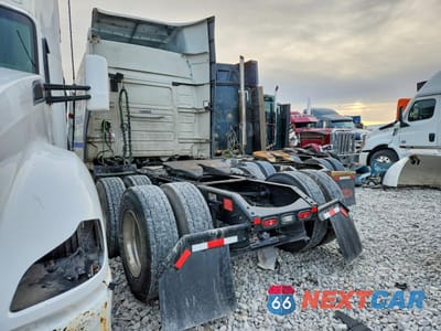 Trzecie zdjęcie samochodu z tyłu: 2025 VOLVO VNR SEMI TRUCK VIN:4V4WC9EHXSN677443 - miniatura