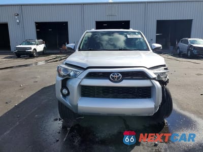 Piąte zdjęcie samochodu w środku: 2017 TOYOTA 4RUNNER SR5 PREMIUM VIN:JTEBU5JR7H5417276 - miniatura