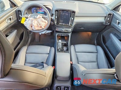 Zdjęcie 8 z 14 samochodu: 2025 VOLVO XC40 PLUS VIN:YV4L12UC5S2458650 - miniatura