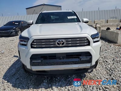 Piąte zdjęcie samochodu w środku: 2025 TOYOTA 4RUNNER LIMITED VIN:JTEVA5BRXS5027378 - miniatura