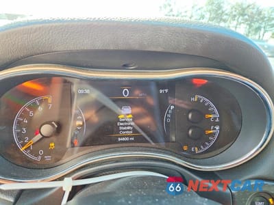 Zdjęcie 9 z 12 samochodu: 2016 JEEP GRAND CHEROKEE LAREDO VIN:1C4RJFAGXGC310555 - miniatura