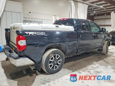 Trzecie zdjęcie samochodu z tyłu: 2017 TOYOTA TUNDRA SR5 VIN:5TFUY5F19HX594730 - miniatura