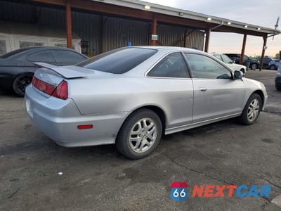 Trzecie zdjęcie samochodu z tyłu: 2002 HONDA ACCORD EX VIN:1HGCG22552A018943 - miniatura