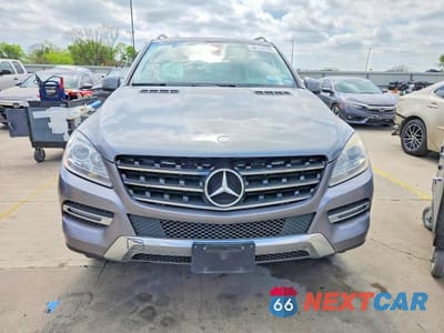 Piąte zdjęcie samochodu w środku: 2015 MERCEDES-BENZ ML 350 4MATIC VIN:4JGDA5HB0FA605040 - miniatura