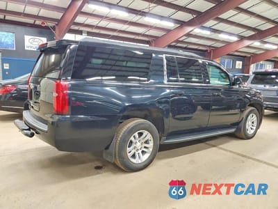 Trzecie zdjęcie samochodu z tyłu: 2018 CHEVROLET SUBURBAN K1500 LT VIN:1GNSKHKC6JR329752 - miniatura