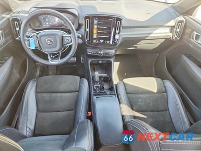 Zdjęcie 8 z 12 samochodu: 2022 VOLVO XC40 T5 R-DESIGN VIN:YV4162UM5N2693524 - miniatura