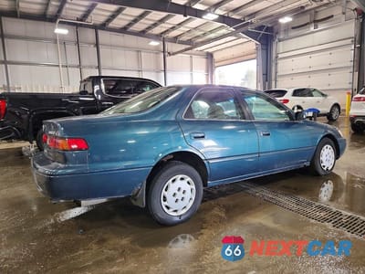 Trzecie zdjęcie samochodu z tyłu: 1998 TOYOTA CAMRY LE VIN:4T1BG22K5WU857202 - miniatura