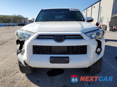 Piąte zdjęcie samochodu w środku: 2020 TOYOTA 4RUNNER SR5 PREMIUM VIN:JTEBU5JR5L5806720 - miniatura