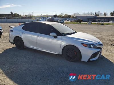 Czwarte zdjęcie samochodu z boku: 2024 TOYOTA CAMRY TRD VIN:4T1KZ1AK8RU091668 - miniatura