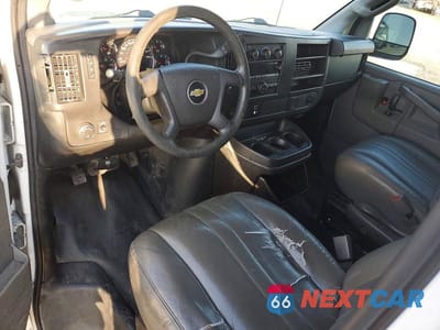 Zdjęcie 8 z 13 samochodu: 2017 CHEV EXPRESS G2500 VIN:1GCWGAFF9H1162061 - miniatura