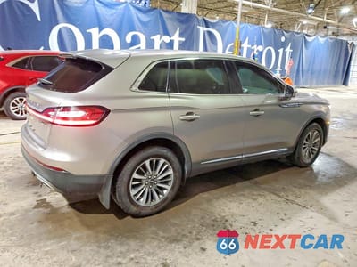 Trzecie zdjęcie samochodu z tyłu: 2019 LINCOLN NAUTILUS SELECT VIN:2LMPJ8K96KBL65631 - miniatura