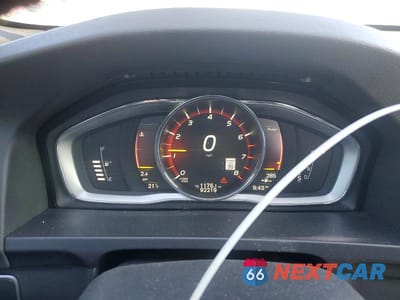 Zdjęcie 9 z 11 samochodu: 2017 VOLVO S60 R DESIGN VIN:YV149MTS3H2438131 - miniatura