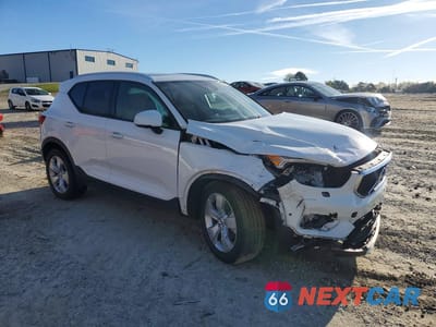 Czwarte zdjęcie samochodu z boku: 2019 VOLVO XC40 T5 MOMENTUM VIN:YV4162UK1K2151332 - miniatura