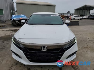 Piąte zdjęcie samochodu w środku: 2018 HONDA ACCORD SPORT VIN:1HGCV1F3XJA050410 - miniatura