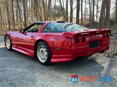 Trzecie zdjęcie samochodu z tyłu: 1991 CHEVROLET CORVETTE ZR-1 VIN:1G1YZ23J1M5800588 - miniatura