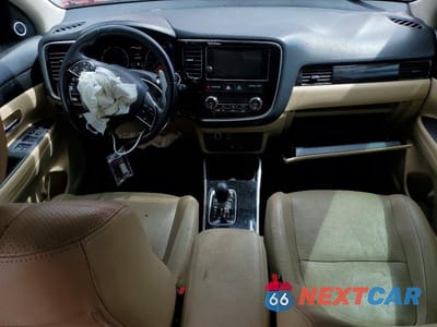 Zdjęcie 8 z 12 samochodu: 2017 MITSUBISHI OUTLANDER GT VIN:JA4JZ4AXXHZ012879 - miniatura