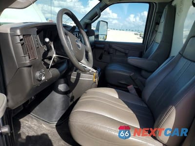 Zdjęcie 7 z 13 samochodu: 2020 GMC SAVANA BOX TRUCK VIN:7GZ37TCG0LN003400 - miniatura