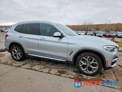 Czwarte zdjęcie samochodu z boku: 2021 BMW X3 XDRIVE30I VIN:5UXTY5C05M9E20788 - miniatura