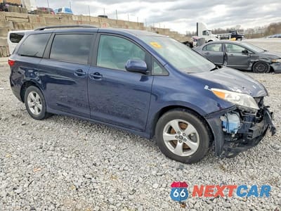 Czwarte zdjęcie samochodu z boku: 2018 TOYOTA SIENNA LE 8-PASSENGER VIN:5TDKZ3DCXJS930314 - miniatura