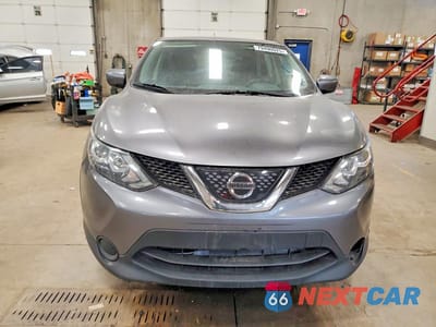Piąte zdjęcie samochodu w środku: 2018 NISSAN ROGUE SPORT S VIN:JN1BJ1CR9JW259626 - miniatura